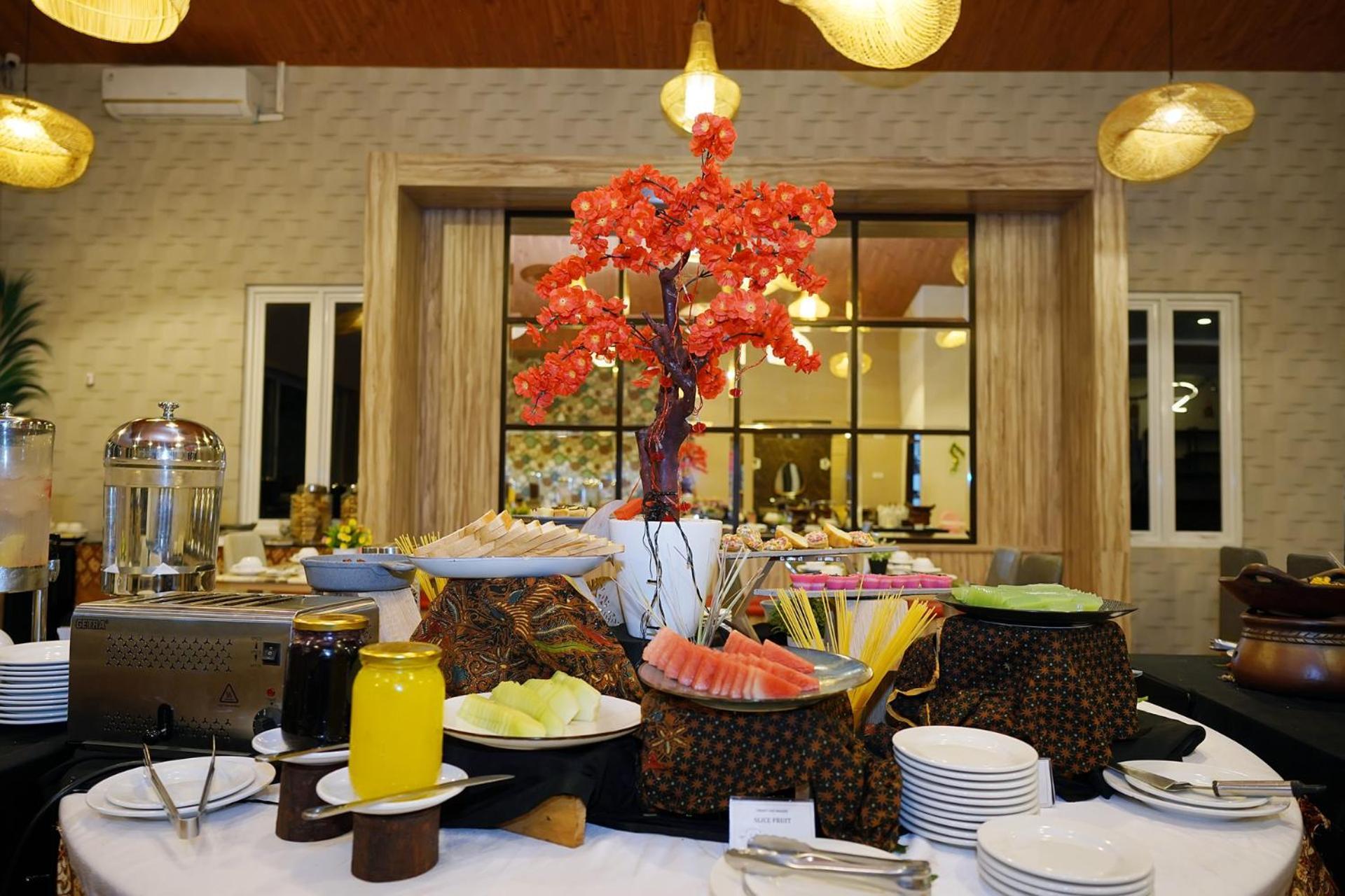 Front One Hotel Sragen ภายนอก รูปภาพ