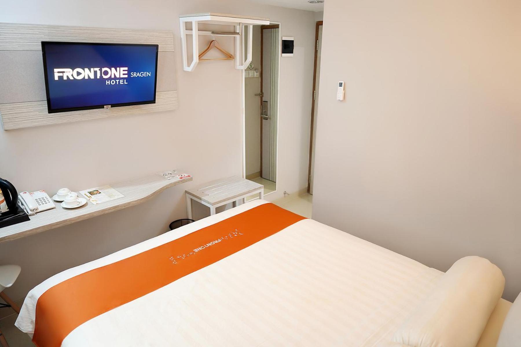 Front One Hotel Sragen ภายนอก รูปภาพ